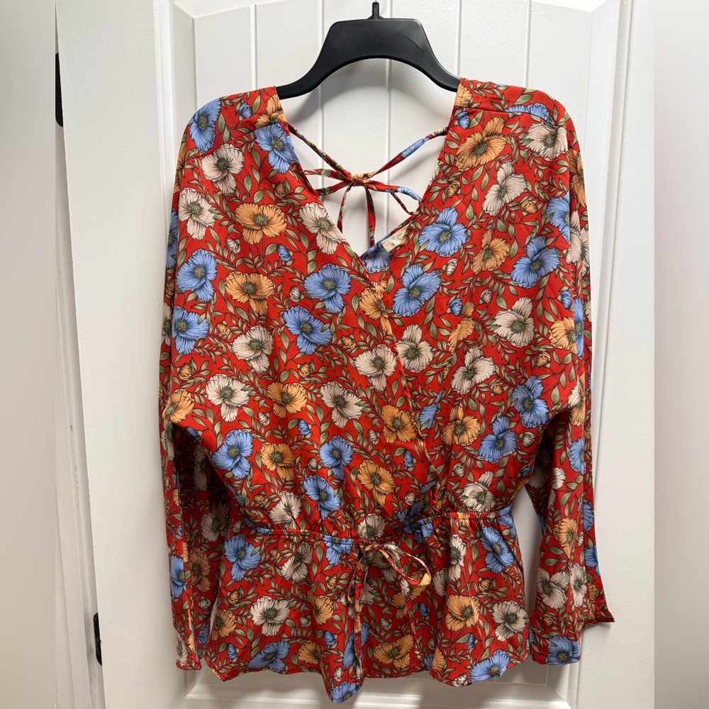 NWT Easel Poppy Rose Women’s Size Large Blouse Top Drop Sleeve And Back Detail
